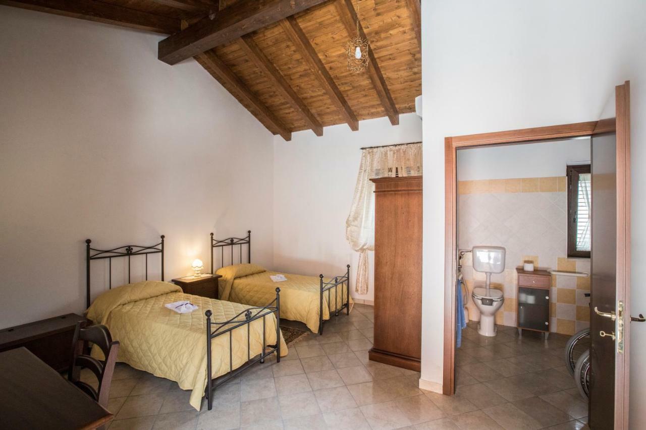 Agriturismo La Stragola Нікозія Екстер'єр фото